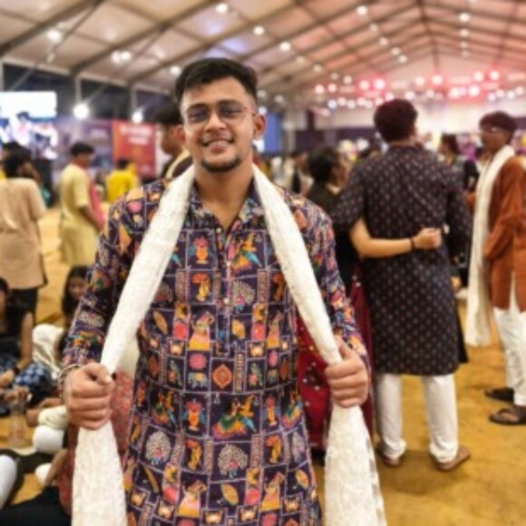 Profile picture of Vraj99 BE_Computer